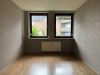 Schön geschnittene Zwei-Zimmer-Wohnung mit großem Balkon und Garage - 294 - Schlafzimmer